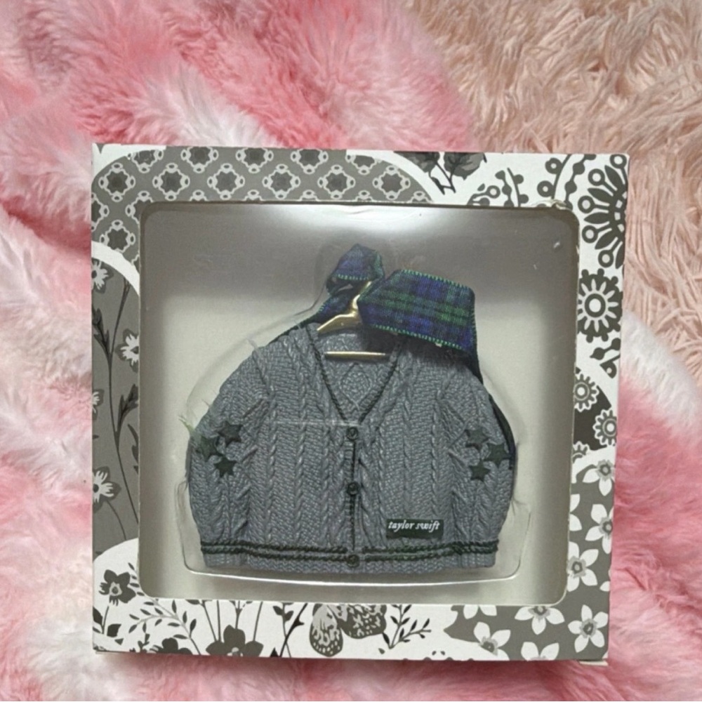 Taylor Swift - Folklore Cardigan 2023 Christmas Tree Ornament